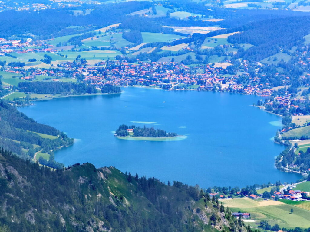 Der Schliersee Rundweg führt einmal rund um diesen See in Bayern - traumhaft oder?