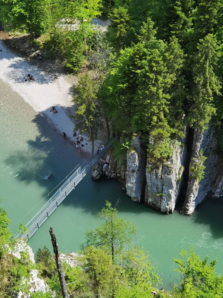 Ausflugsziele Bayern - die spektakuläre Hängebrücke beim Walchsee