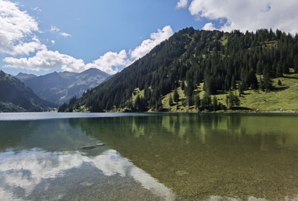 Ausflugsziele Bayern - der Vilsalpsee in den Allgäuer Alpen