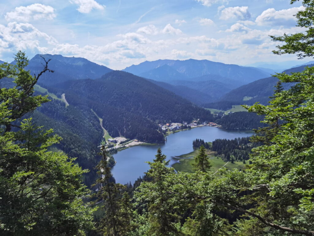 In der Gegend Spitzingsee Schliersee kannst du wunderbar wandern und auf die Seen schauen